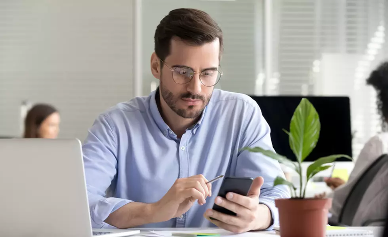 Estudios en neurociencia y bienestar organizacional han demostrado que un trabajador emocionalmente desbordado pierde hasta un 30% de su productividad. Estudios en neurociencia y bienestar organizacional han demostrado que un trabajador emocionalmente desbordado pierde hasta un 30% de su productividad.