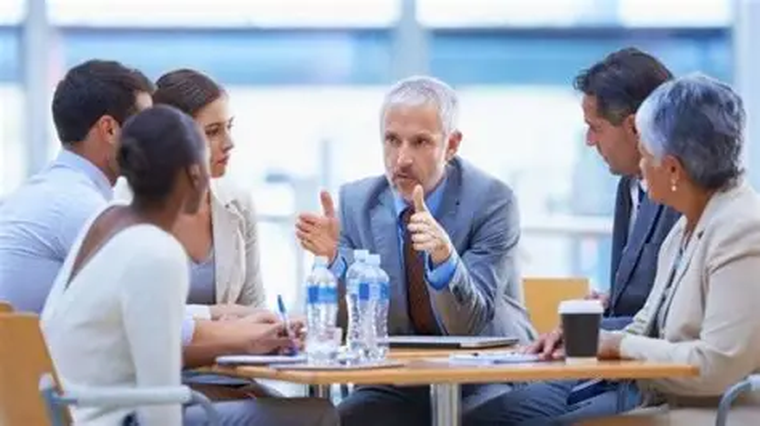 Muchas empresas ascendieron al que más resultados tenía o al que más años llevaba en la compañía. Muchas empresas ascendieron al que más resultados tenía o al que más años llevaba en la compañía.
