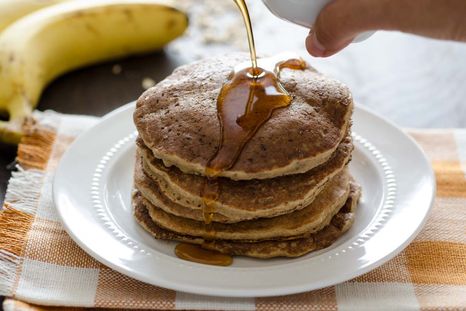 Aprende a preparar estos saludables panqueques de avena y banana. Aprende a preparar estos saludables panqueques de avena y banana.