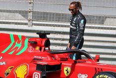 Hamilton se vestirá de rojo en la próxima temporada. Foto: Redes Sociales