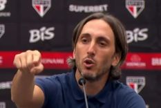 Zubeldía se cruzó con dos periodistas tras el acto de xenofobia contra Navarro. Foto: Captura Zubeldía se cruzó con dos periodistas tras el acto de xenofobia contra Navarro. Foto: Captura