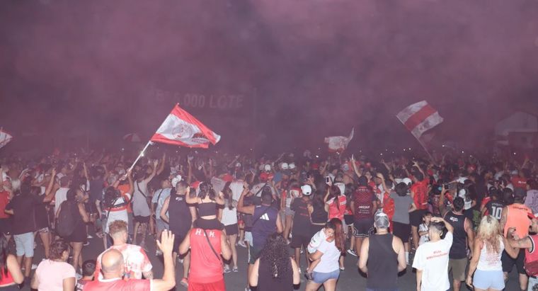 Huracán Las Heras cerrará el año con nuevo director técnico y hasta con escudo actualizado.
