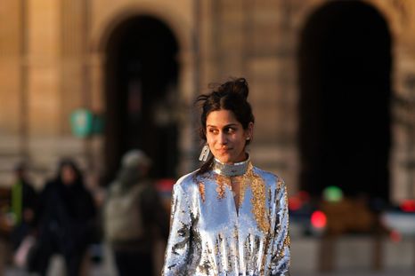 Te dejamos en la nota las tendencias que no te pueden faltar para brillar en las fiestas Foto: InStyle