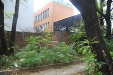 Paredón por donde se habrían escapado los presos que se fugaron de la Comisaría Vecinal 6 B de la Policía de la Ciudad del barrio porteño de Caballito. Foto: NA