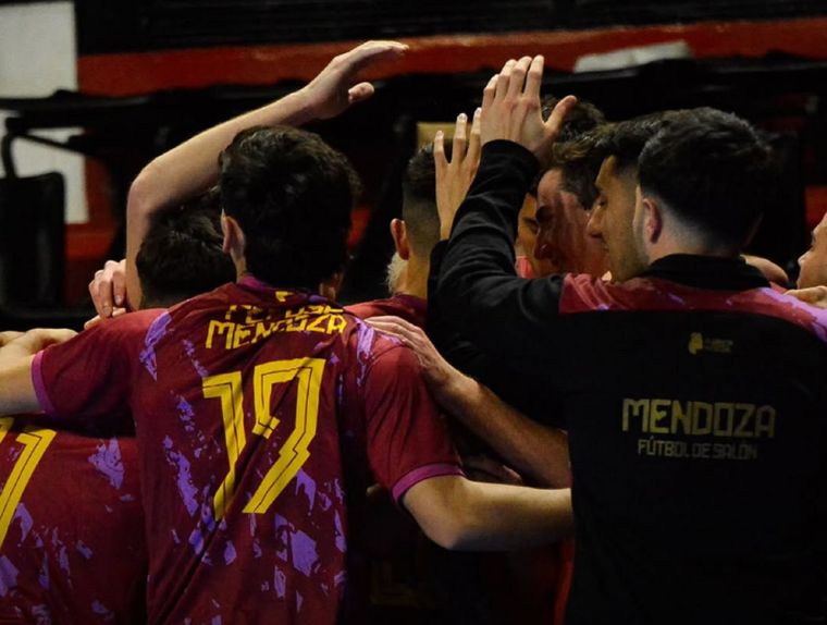 La Selección de Mendoza de futsal se clasificó a las semifinales del torneo Argentino en Rosario tras vencer por 3 a 1 a Corrientes Interior.