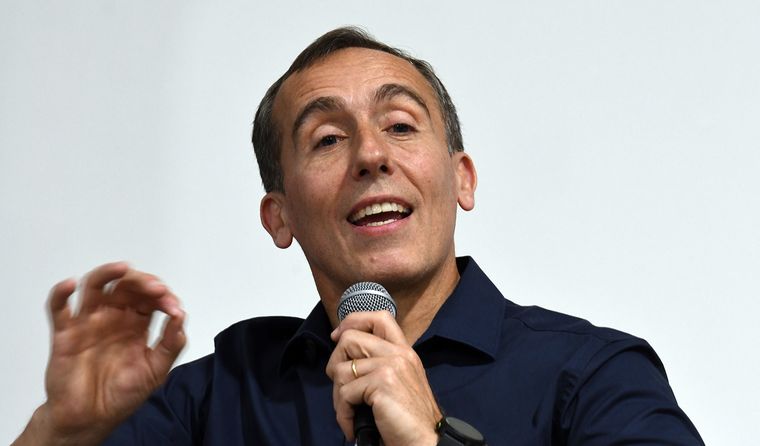 Hugo Alconada Mon fue elegido como enemigo por Cristina Kirchner y Javier Milei. ¿Casualidad o causalidad de gobiernos que no toleran el disenso? Hugo Alconada Mon fue elegido como enemigo por Cristina Kirchner y Javier Milei. ¿Casualidad o causalidad de gobiernos que no toleran el disenso?