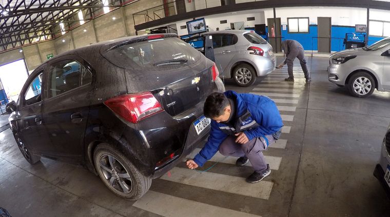 La RTO es un trámite obligatorio al que algunos vehículos se tienen que someter todos los años Foto: ALF PONCE MERCADO / MDZ