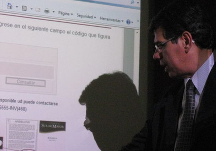 García demostró que el sistema se puede verificar por Internet. Foto: Carlos Fernández/MDZ