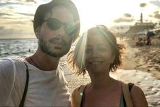 DE A DOS ES MEJOR. CARLA JUNTO A SU CHICOS, SIEMPRE JUNTOS.