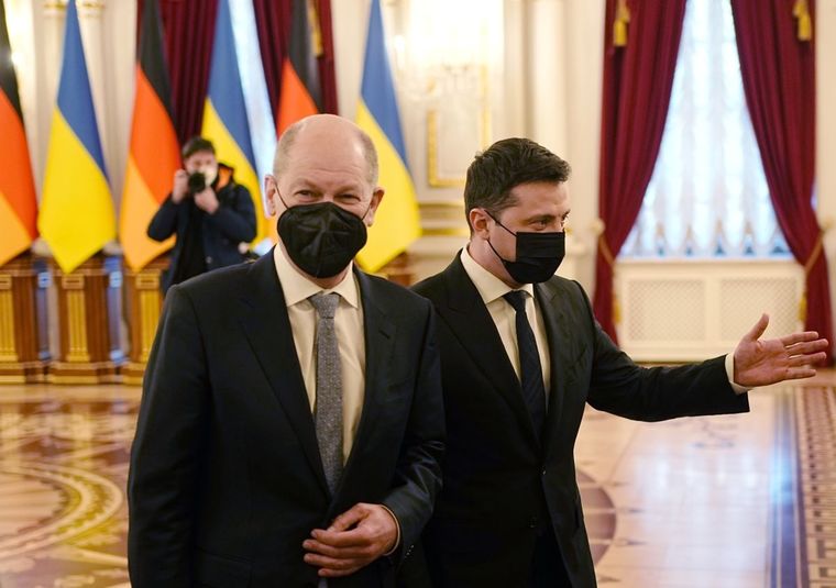 Olaf Scholz, canciller alemán, junto a Volodímir Zelenski, presidente de Ucrania Foto: El Periódico