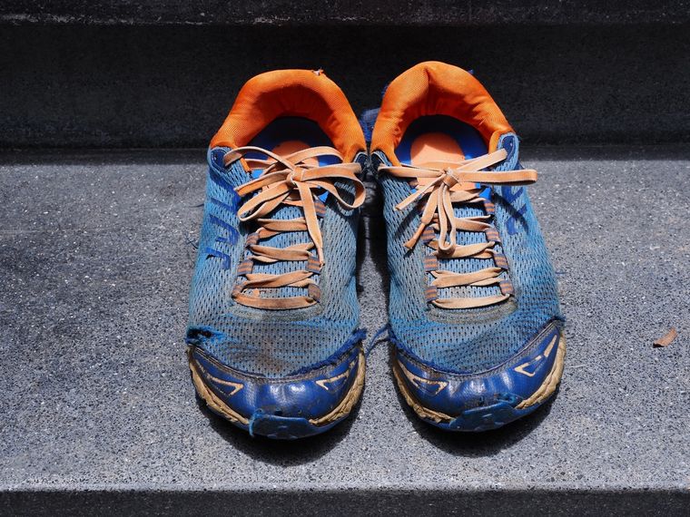 Por lo general, un arreglo depende del tamaño de la zapatilla. Foto: Shutterstock