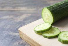 Los chips de pepino son una saludable y económica opción. Foto: Shutterstock