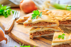Cómo hacer empanada gallega: receta tradicional paso a paso Foto: Shutterstock