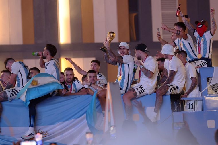 El recorrido de los campeones del mundo por Buenos Aires. Foto: EFE