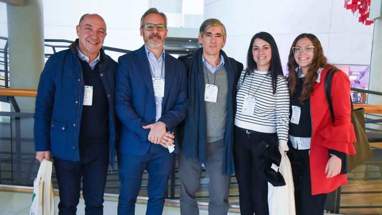 Fabián Andreu, Julián Costábile, Heraldo Muñez, Mario Cavichioli, Marisol Cavichioli y Marina Pallucchini. Fabián Andreu, Julián Costábile, Heraldo Muñez, Mario Cavichioli, Marisol Cavichioli y Marina Pallucchini.
