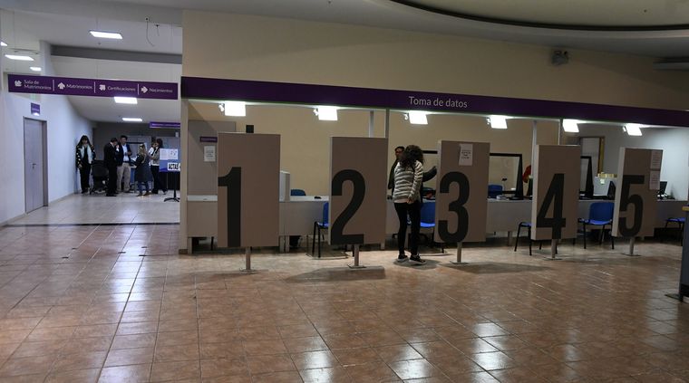 En los registros civiles de Mendoza la atención es mínima debido al paro que llevan a cabo los trabajadores estatales Foto: ALF PONCE MERCADO / MDZ