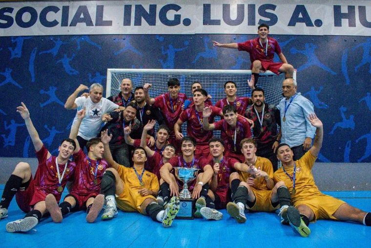 Mendoza conquistó su tercer título al hilo en el Argentino de Selecciones C-20 de futsal. Mendoza conquistó su tercer título al hilo en el Argentino de Selecciones C-20 de futsal.