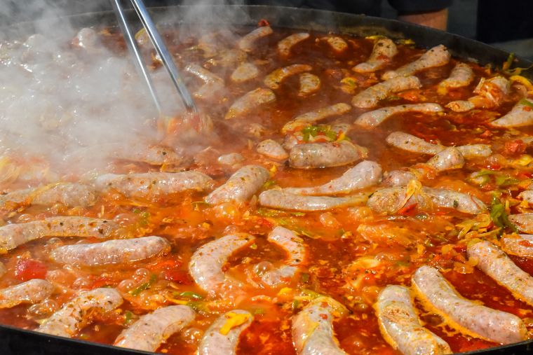 Chorizo a la pomarola, uno de los platos que fue furor en la Festa in Piazza. Chorizo a la pomarola, uno de los platos que fue furor en la Festa in Piazza.