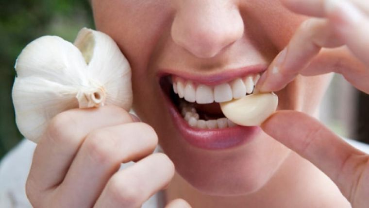 El ajo es un alimento muy saludable pero no previene el contagio de Covid-19 como dicen