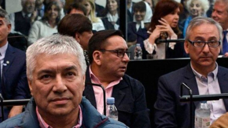 Lázaro Báez (en primer plano) y Cristina Kirchner durante el primer día del juicio por la causa Vialidad en mayo de 2019. Lázaro Báez (en primer plano) y Cristina Kirchner durante el primer día del juicio por la causa Vialidad en mayo de 2019.