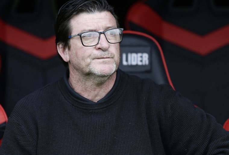 Berti espera por su defensa. Foto: Fotobaires