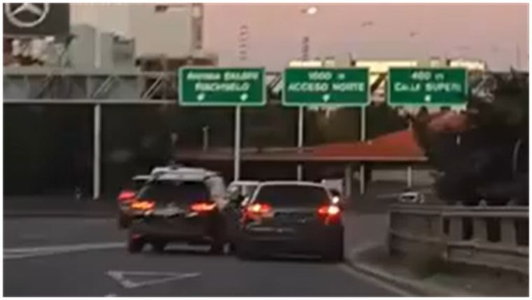 Una persona resultó herida y fue trasladada al hospital. Foto: Captura de video