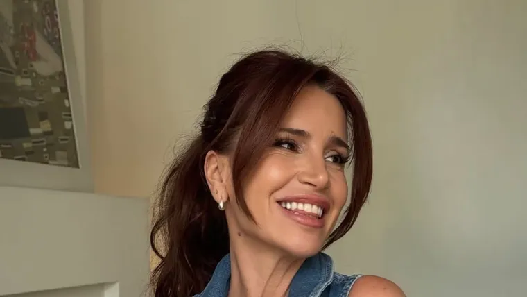 Mirá las fotos del look denim de Flor Peña. Mirá las fotos del look denim de Flor Peña.