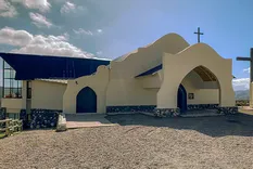 La iglesia San José de la Montaña está ubicada en un cerro del valle del Sol con una arquitectura elegante y una vista panorámica que enamora. &nbsp;