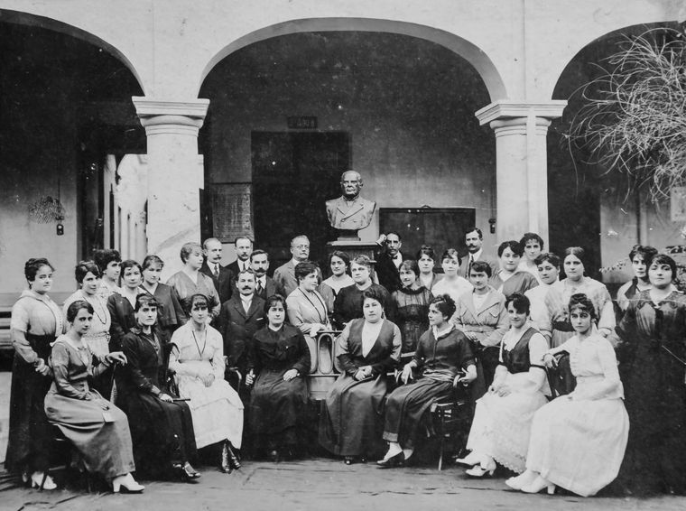 Sarmiento trajo maestras desde Boston, Estados Unidos, como parte de un plan educativo cuando 8 de cada 10 argentinos era analfabeto.