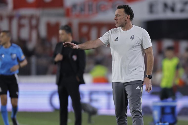 Gabriel Milito es buscado pro otro club que no quedó en buenos términos con Boca. Foto: EFE