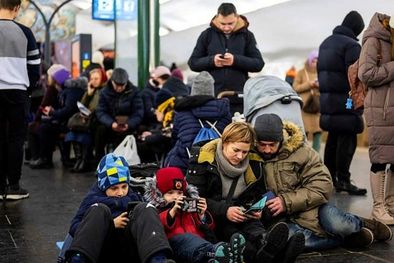 MDZol | Los ciudadanos en Kyiv han tenido que buscar refugio en las estaciones de metro, ante la nueva ola de ataques de Rusia Foto: REUTERS