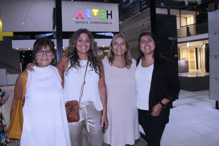 Martha Artaza, Mackenna Gauna, Mariana Palazzorossi y la Arq. Daniela Sessa. Foto: Gentileza