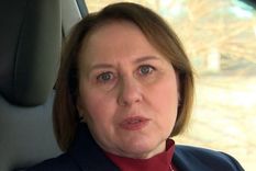 Anne Marie Squeo dice que conducir su Tesla le da vergüenza.