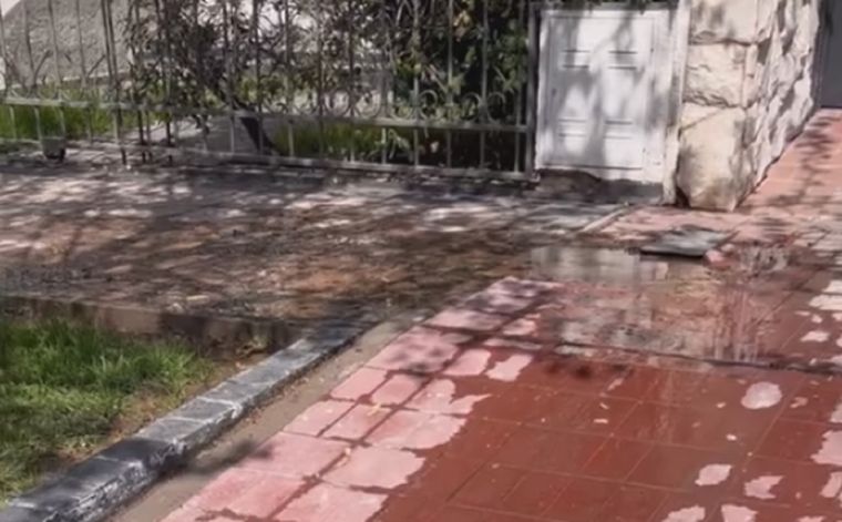 Es la cuarta vez que se rompen los caños en el mismo lugar en Dorrego. 