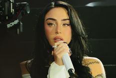 Mirá el look de Nicki Nicole para Desigual.