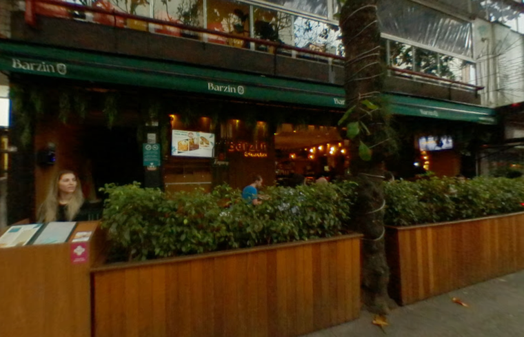 El bar Barzin en Río, donde ocurrió la estafa a Agostina Páez y el asesinato de Matías Carena.