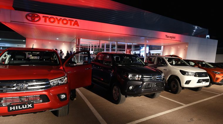 Toyota fue la primer automotriz en bajar los precios tras la puesta en vigencia de la reducción de la alícuota del Impuesto PAIS Foto: ALF PONCE MERCADO / MDZ