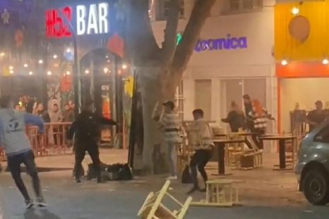 Los violentos hechos ocurrieron durante la madrugada del lunes Foto: Captura de video