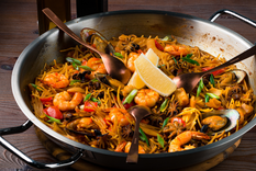 Fideuá tradicional Española: ¡un festín para tu paladar! Foto: Shutterstock Fideuá tradicional Española: ¡un festín para tu paladar! Foto: Shutterstock