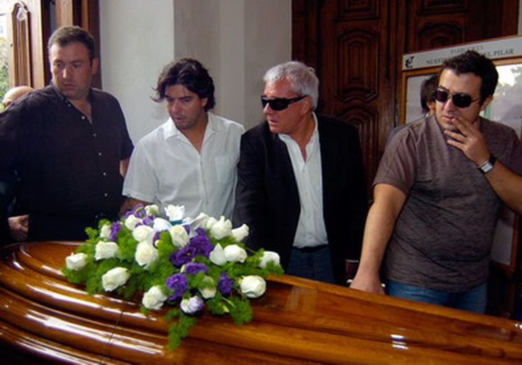 Familiares y amigos despidieron hoy al popular periodista y conductor. Foto: NA