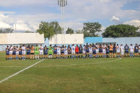 Las chicas de la Lepra y el Tomba, unidas tras una nueva suspensión de la final de la Liga Mendocina. Las chicas de la Lepra y el Tomba, unidas tras una nueva suspensión de la final de la Liga Mendocina.