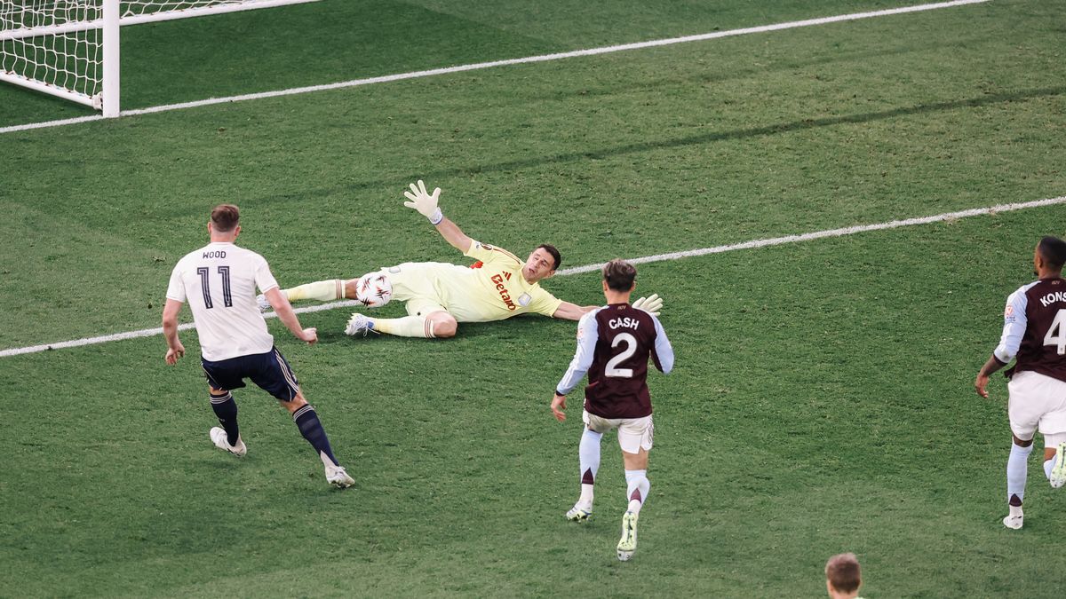El Aston Villa del Dibu Martínez goleó a Nottingham Forest y jugará la final de la Europa League ante Friburgo