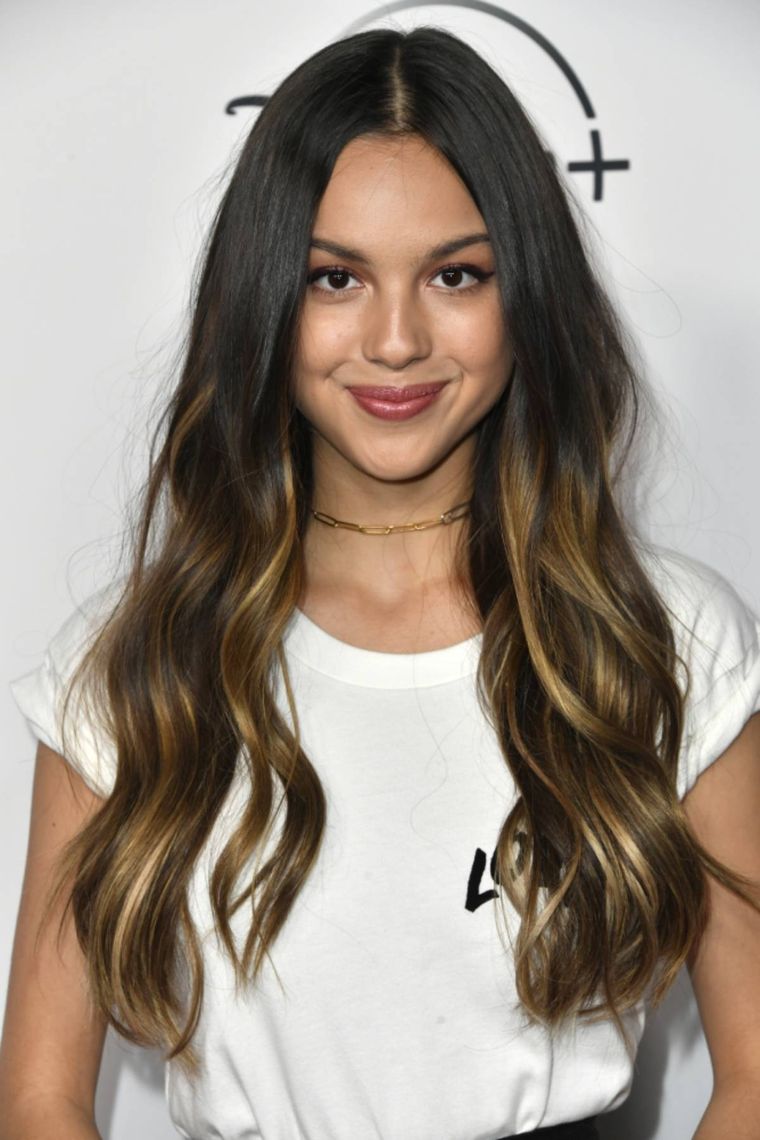 La joven actriz te muestra que con solo un color puedes armar diferentes y originales looks. Foto: Woman