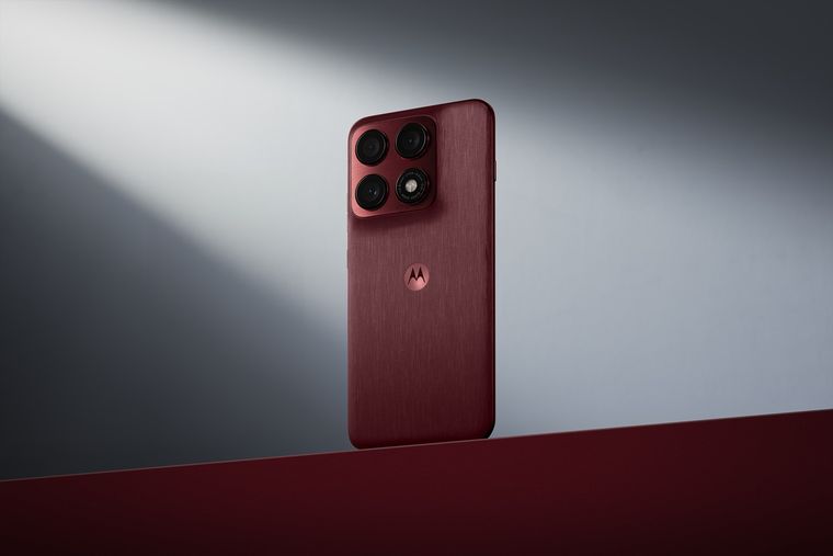 El teléfono presenta un grosor de solo 7,19 mm, siendo uno de los dispositivos más delgados del año. El teléfono presenta un grosor de solo 7,19 mm, siendo uno de los dispositivos más delgados del año.