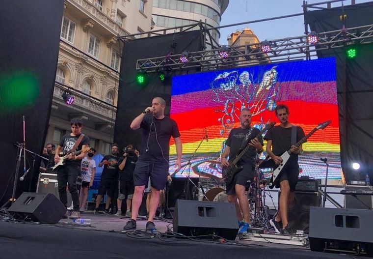 Pato Fontanet tocó cuatro temas con su banda