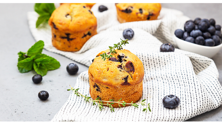 La receta de los muffins de arándanos sin azúcar permite aprovechar el dulzor natural de la fruta, eliminando la necesidad de edulcorantes añadidos. La receta de los muffins de arándanos sin azúcar permite aprovechar el dulzor natural de la fruta, eliminando la necesidad de edulcorantes añadidos.