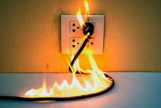 Los incendios causados por un cortocircuito son de los más rápidos en producirse y en propagarse. Foto: universal.org.mx