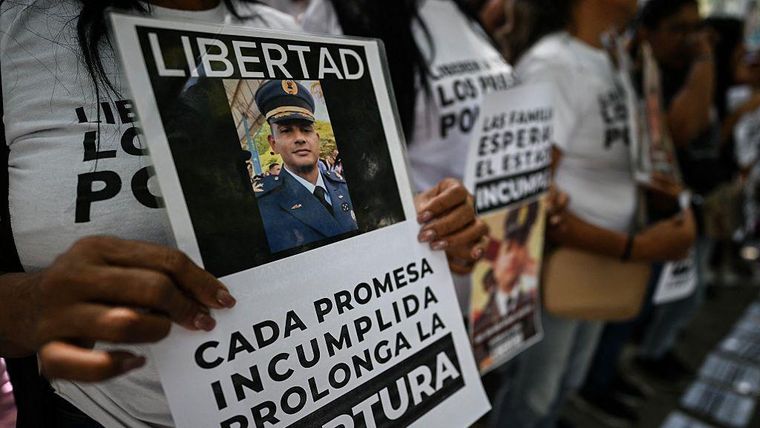 Un grupo de familiares de presos protestaron este jueves frente al Ministerio Público de Caracas para exigir la liberación de sus seres queridos.