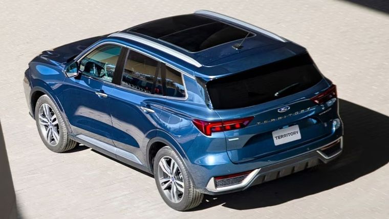 La Ford Territory se vende con motor a combustión, pero en los próximos meses llegará la versión híbrida.