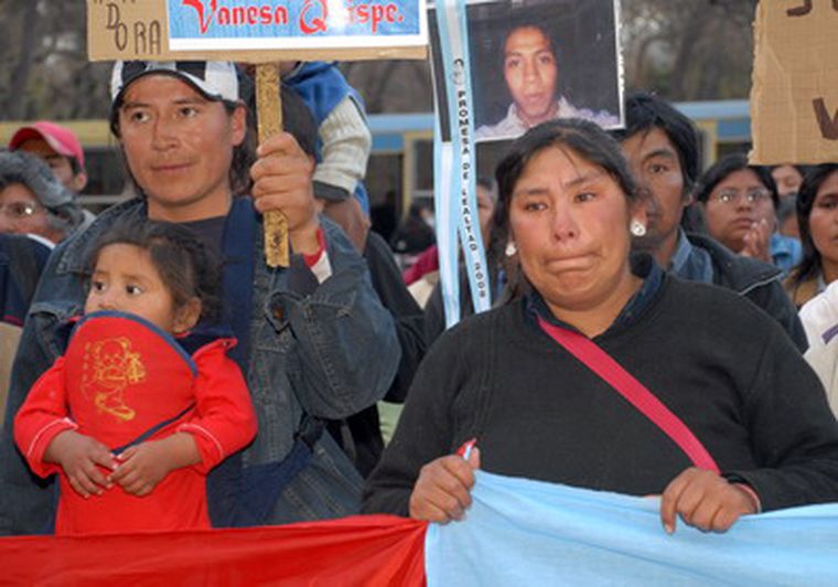 José Luis y su hija, familiares de Vanesa Quispe en Casa de Gobierno. Foto: Ivana González/MDZ